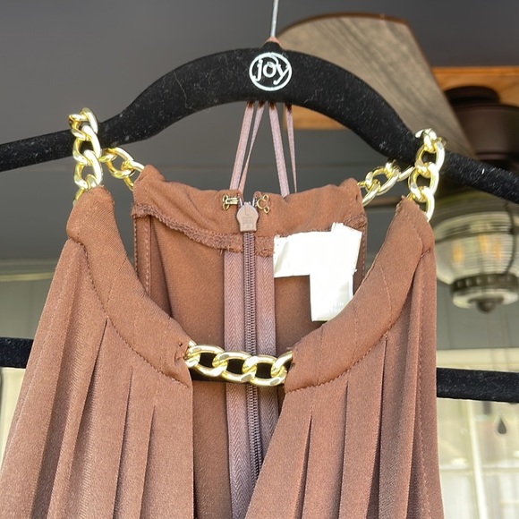 deep V brown dress with chain collar - Picture 2 of 3